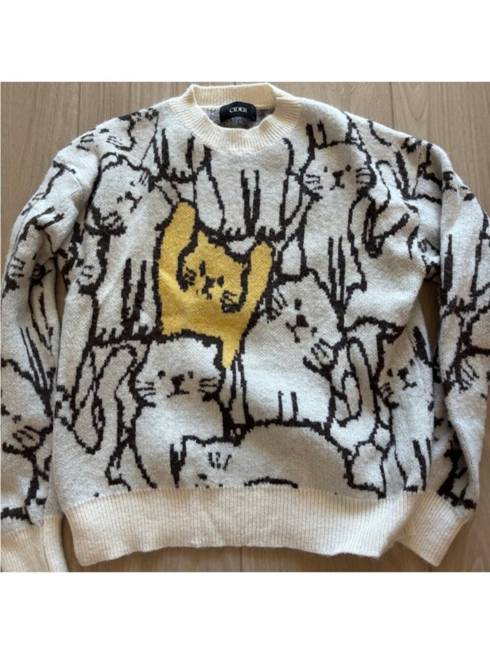 Cream and Yellow Cat Intarsia Crewneck Sweater